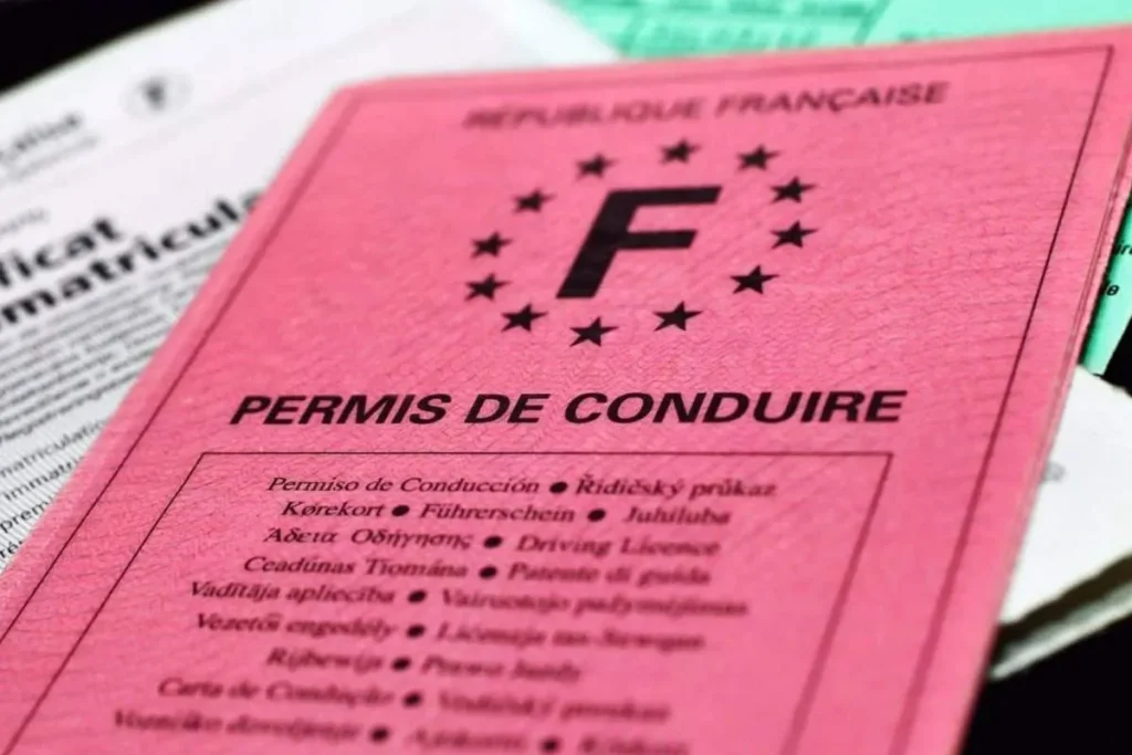 Permis de conduire : les seniors devront désormais le repasser tous les 5 ans — voici ce que l'on sait